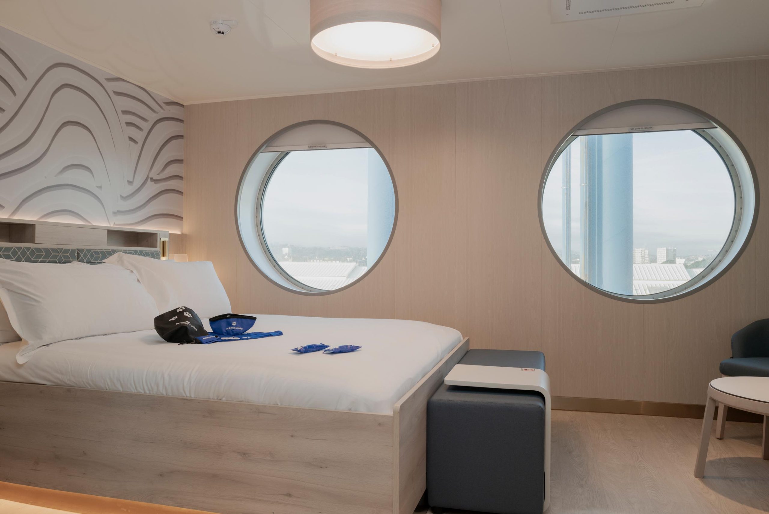 2-berth pet-friendly Commodore cabin on the MV Saint-Malo with queen-size bed