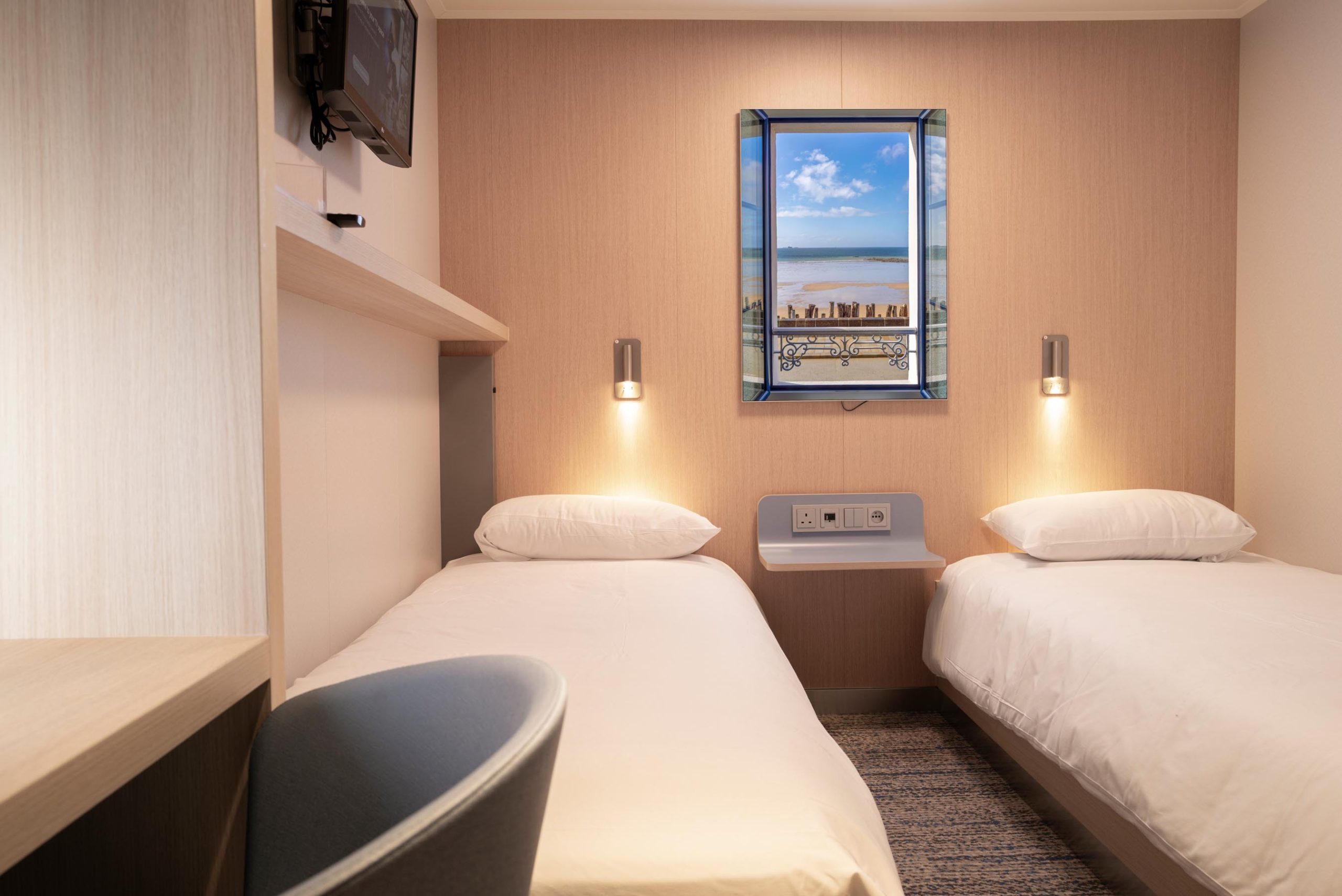2-berth inside Club cabin on the MV Saint-Malo with twin beds