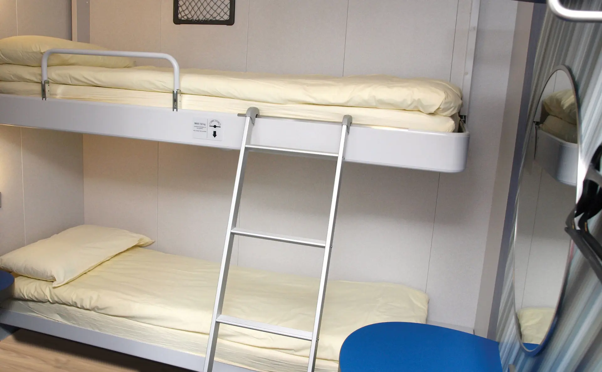 2-berth inside cabin on Armorique with upper and lower bunk
