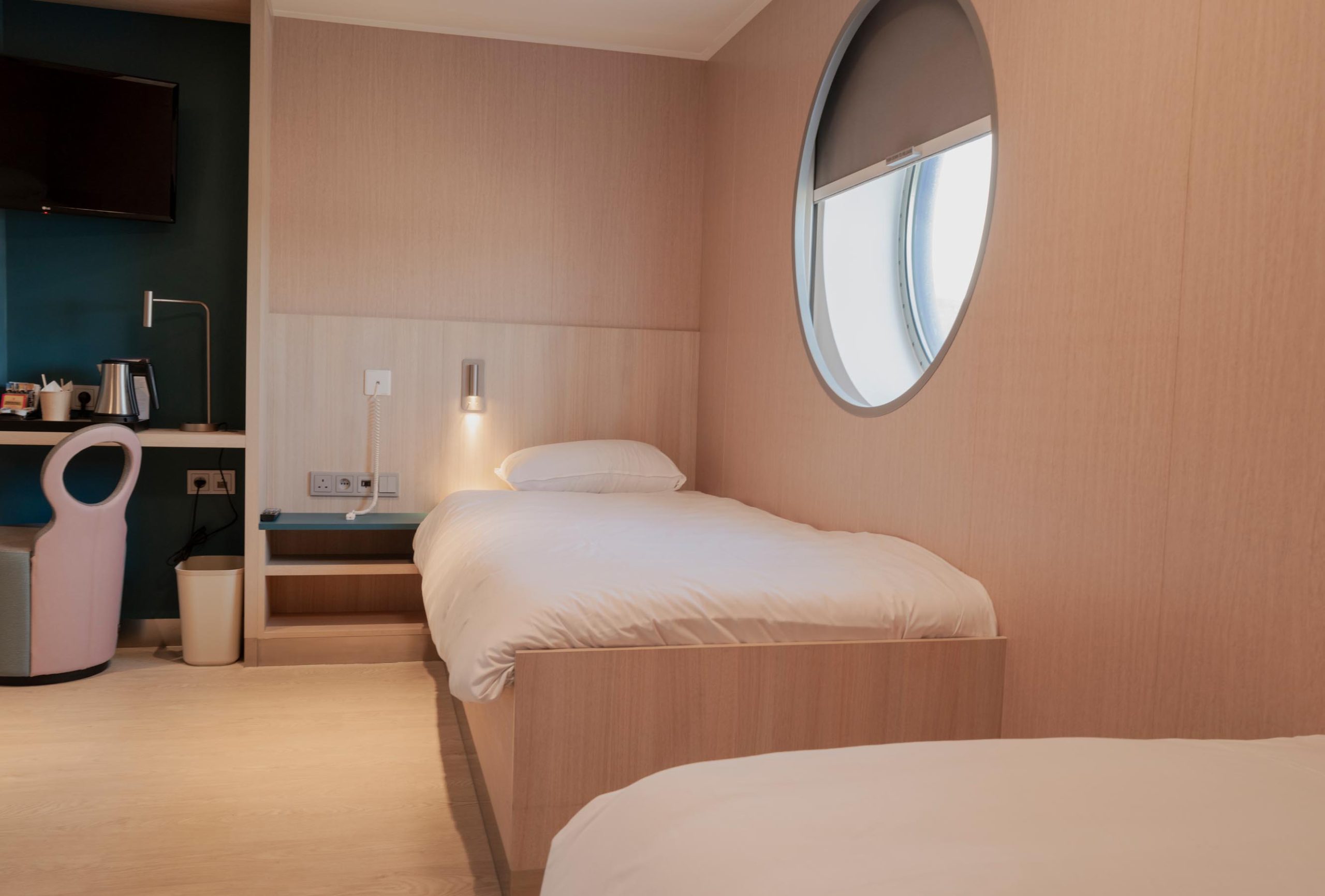 2-berth outside Club cabin on the MV Saint-Malo, pet-friendly and wheelchair-accessible